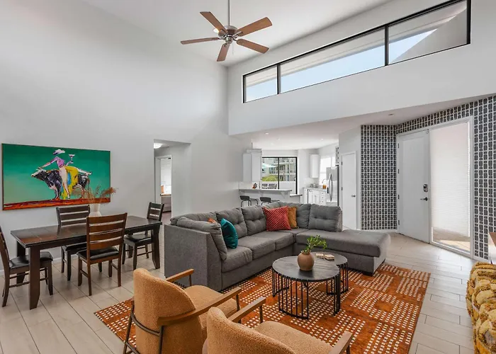 Lyra - Dual Retreat - In Old Town *