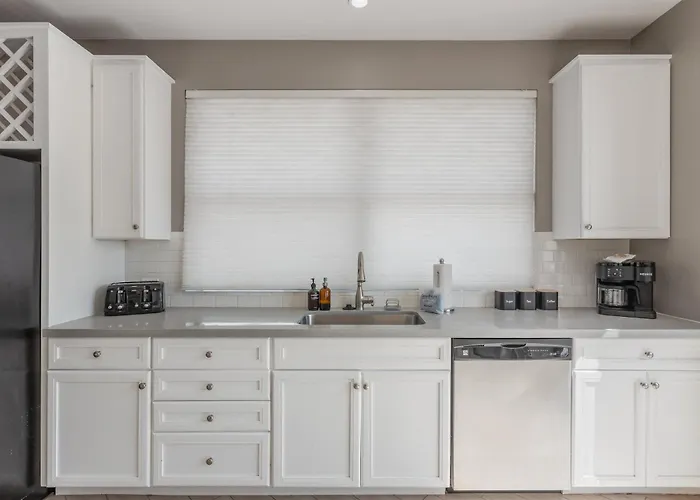 Lyra - Dual Retreat - In Old Town