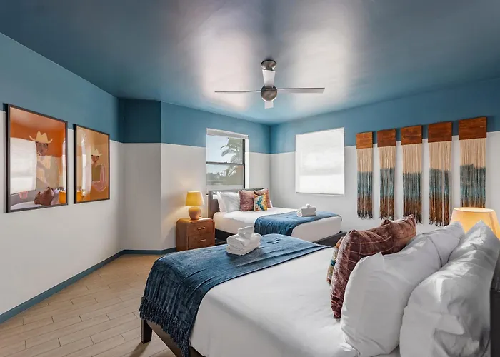 Lyra - Dual Retreat - In Old Town *