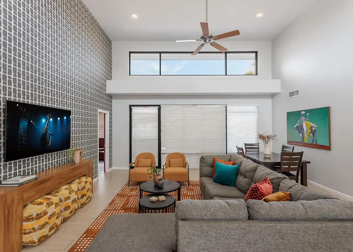 Lyra - Dual Retreat - In Old Town Scottsdale