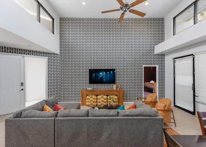 Lyra - Dual Retreat - In Old Town