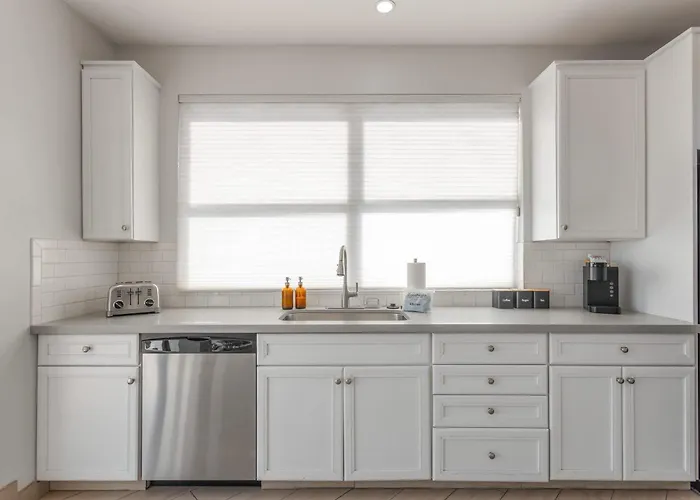 Lyra - Dual Retreat - In Old Town