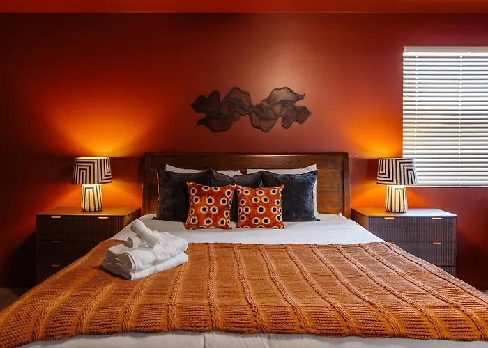 Lyra - Dual Retreat - In Old Town