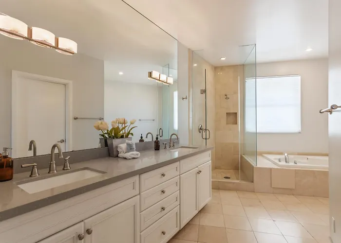 Lyra - Dual Retreat - In Old Town