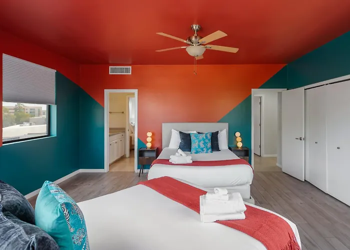 Lyra - Dual Retreat - In Old Town *